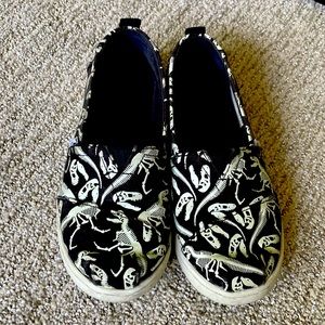 Toddler TOMS size 12. Glows in the dark